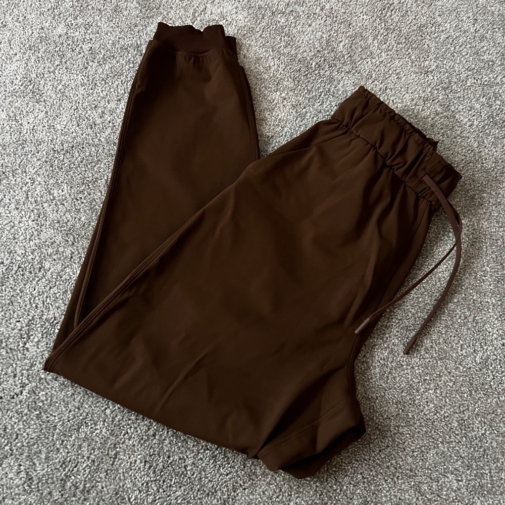 lululemon athletica women’s  Dark Brown Drawstring Joggers